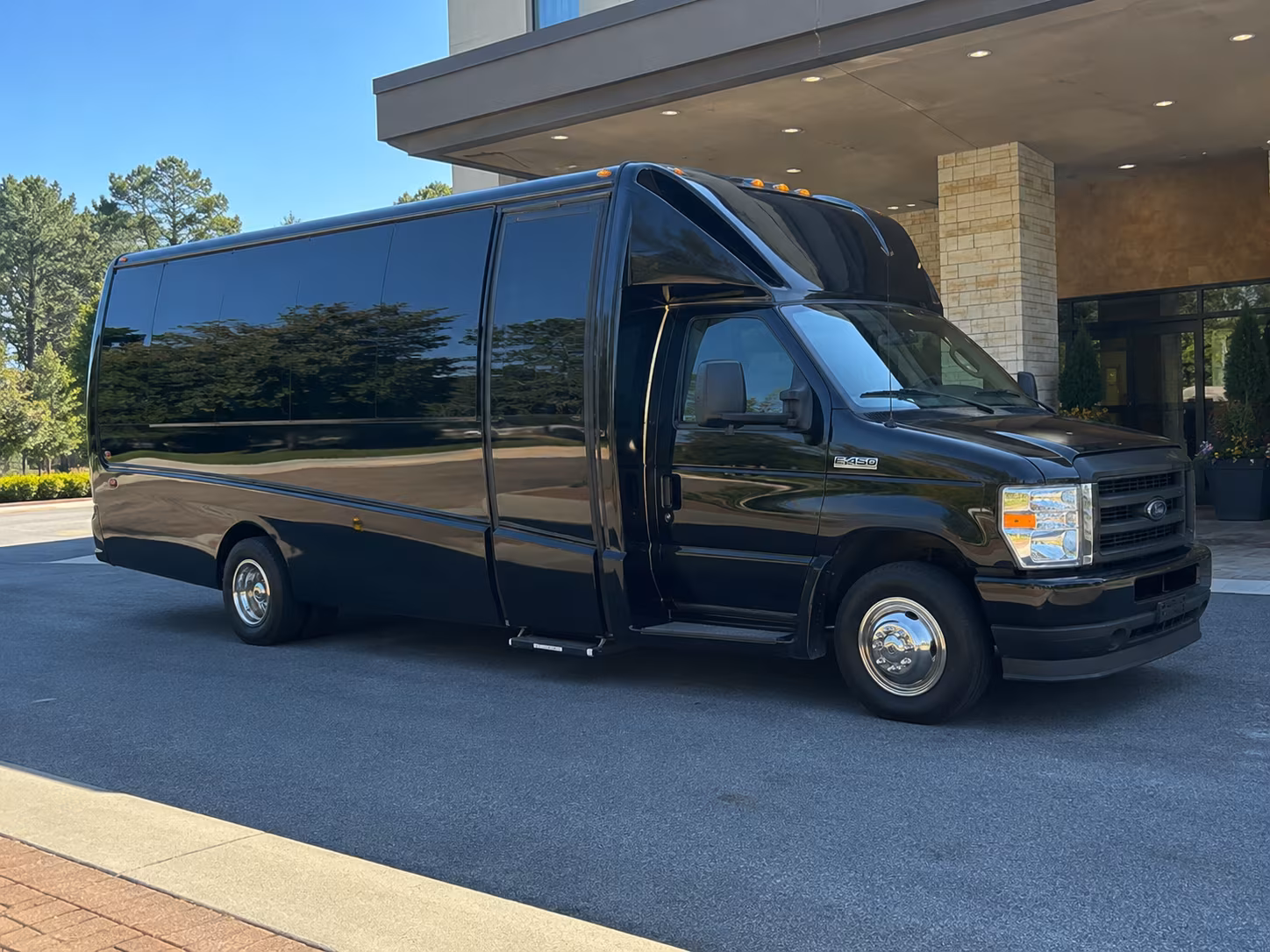 bus rentals for desert diamond arena events in glendale