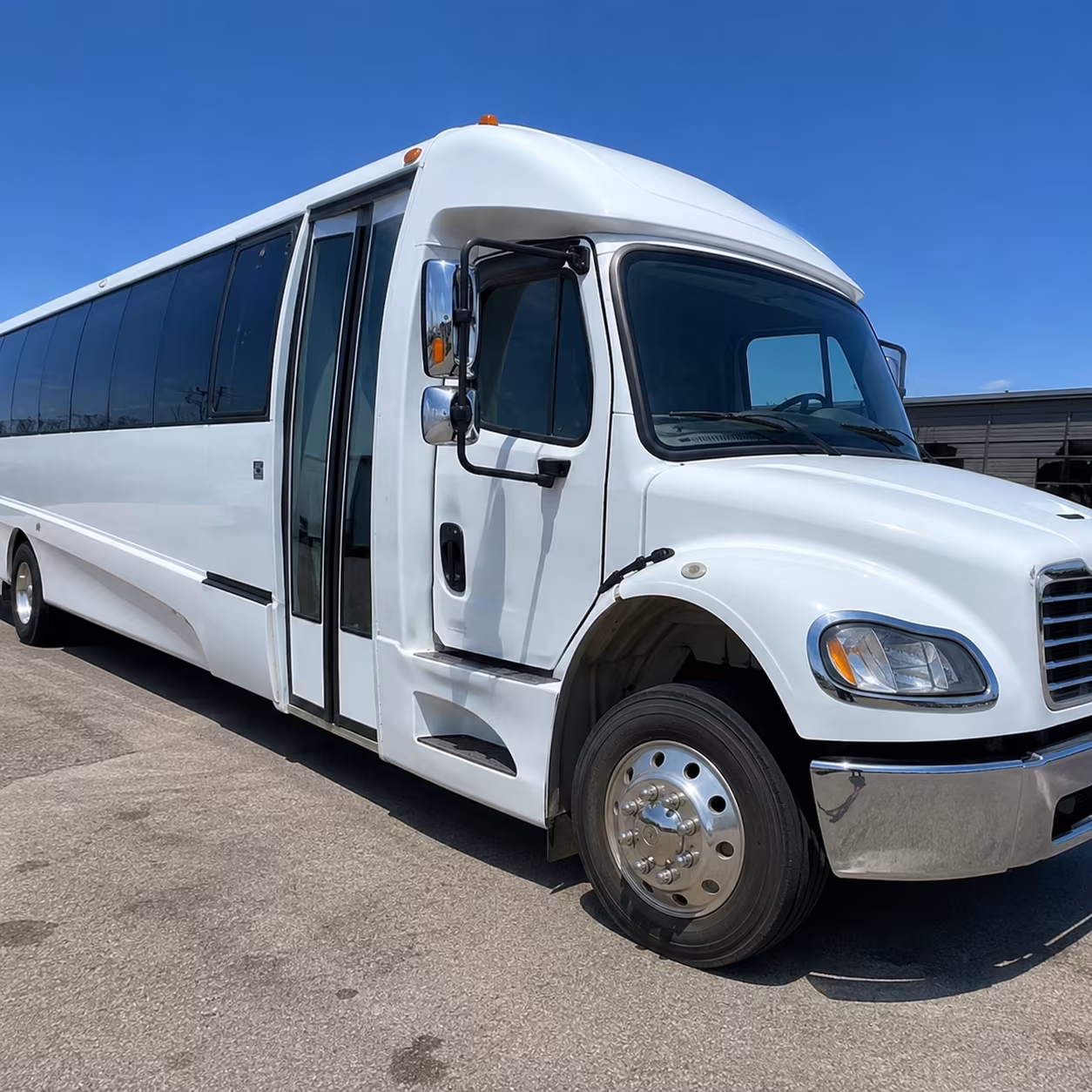 corporate and convention shuttle buses out of avondale