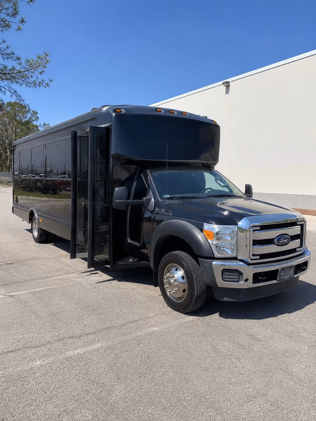 westgate entertainment district glendale party bus rental